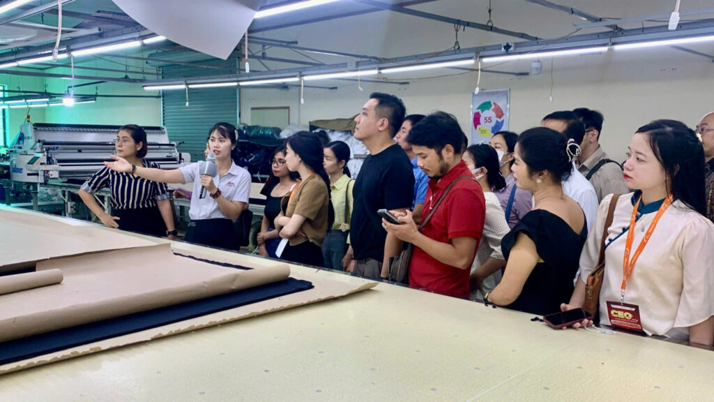 Tham quan nhà cắt của Sao Mai
